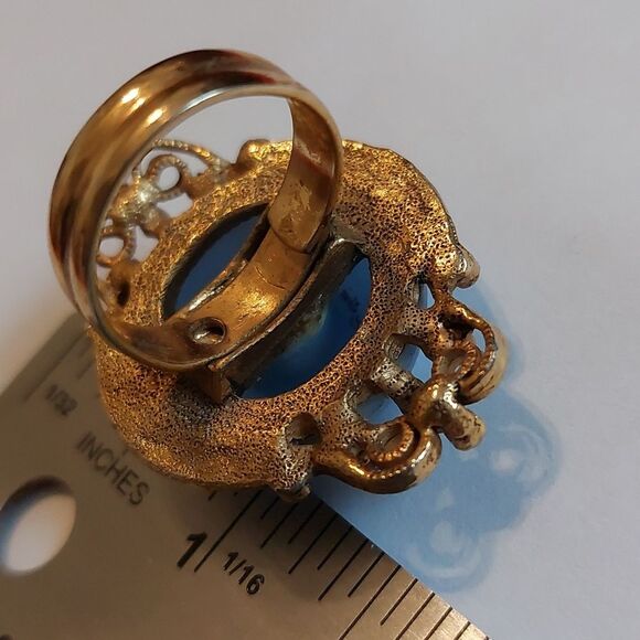 Lovely Vtg Victorian Style Large Blue Cabochon and Faux Pearl Ornate Ring Sz  8 - Picture 6 of 6